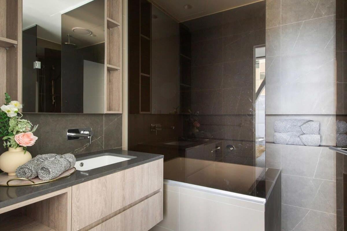 Apartment A Lux 2br Next To Southern Cross Views *