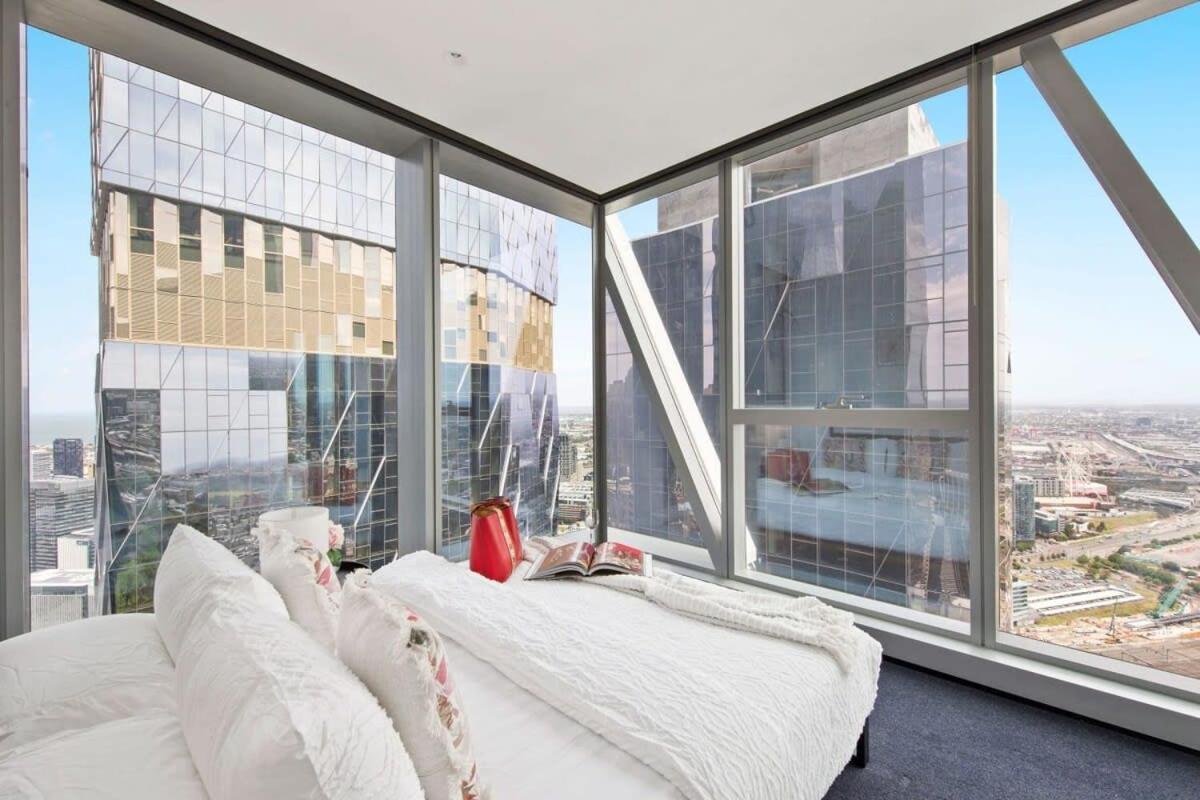 A Lux 2br Next To Southern Cross Views Melbourne